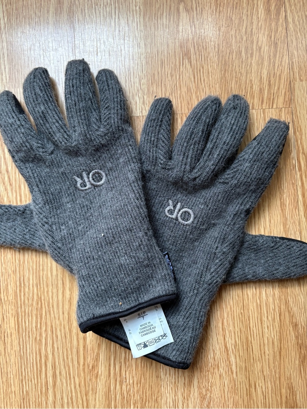Outdoor research men’s size 7 small flurry sensor gloves. See photos